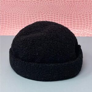 Black skullcap adjustable brimless faux sherpa hat